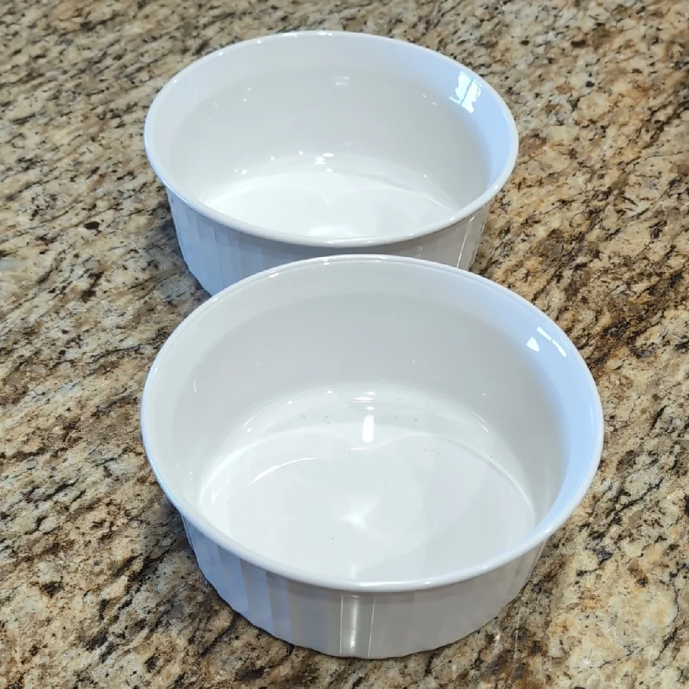 Two (2) Corning Ware French White F-5-B 1.6L and 1 1/2 Qt Round Casserole Dishes